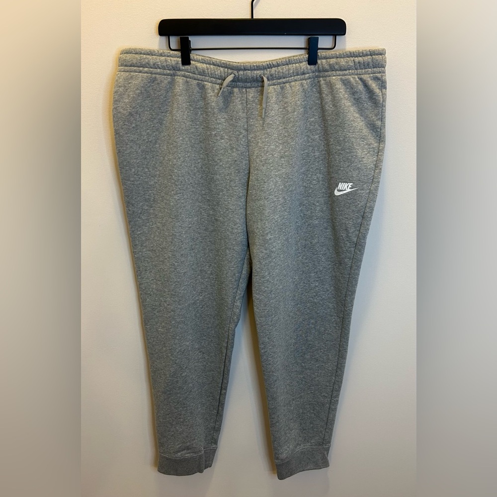 NWOT Nike Sweatpants